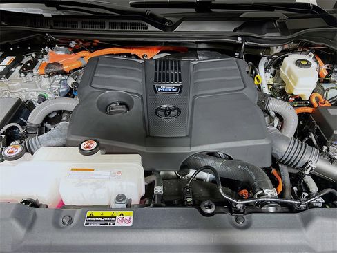 Used 2024 Toyota Sequoia SR5 image 29