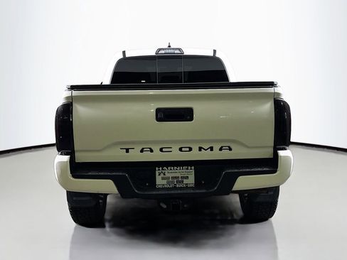 Used 2018 Toyota Tacoma SR5 AWD/4WD image 6