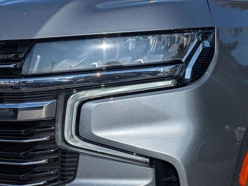 Used 2021 Chevrolet Suburban LT image 2