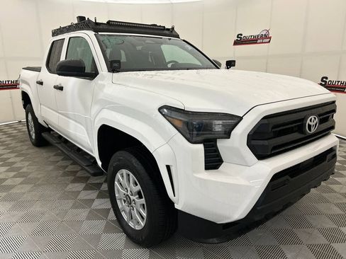 Used 2024 Toyota Tacoma SR image 6