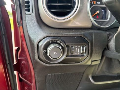 Used 2021 Jeep Wrangler Unlimited Sahara w/ Uconnect 4C Nav & Sound Group AWD/4WD image 23