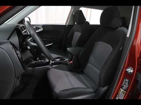 Used 2025 Kia Soul S FWD image 5