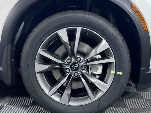 Certified 2025 INFINITI QX60 Luxe image 9