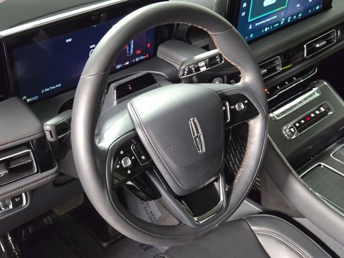 New 2026 Lincoln Aviator 2WD w/ Jet Appearance Package image 25