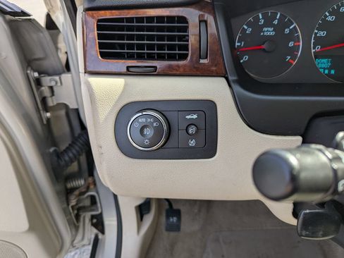 Used 2011 Chevrolet Impala LT w/ Luxury Edition Package FWD image 14