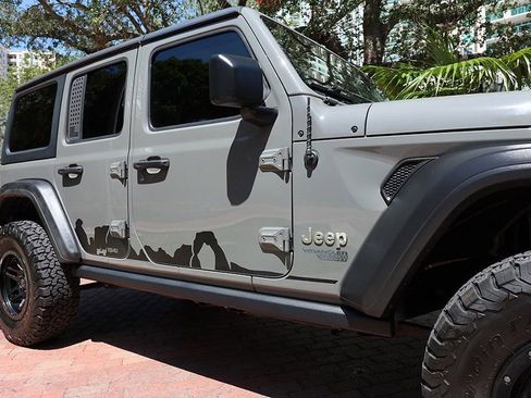 Used 2018 Jeep Wrangler Unlimited Sport AWD/4WD image 22