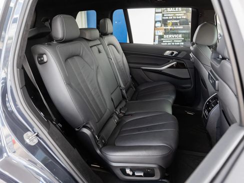 Used 2021 BMW X7 xDrive40i w/ M Sport Package AWD/4WD image 26