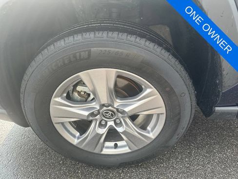 Used 2025 Toyota RAV4 XLE FWD image 31