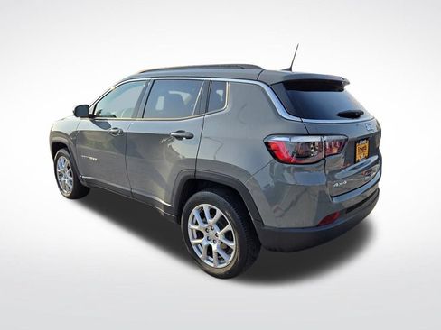 Used 2023 Jeep Compass Latitude AWD/4WD image 5