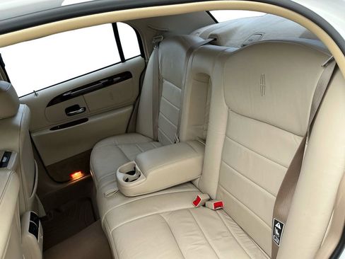 Used 2002 Lincoln Town Car Signature RWD image 21