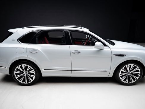 Used 2021 Bentley Bentayga AWD/4WD image 35