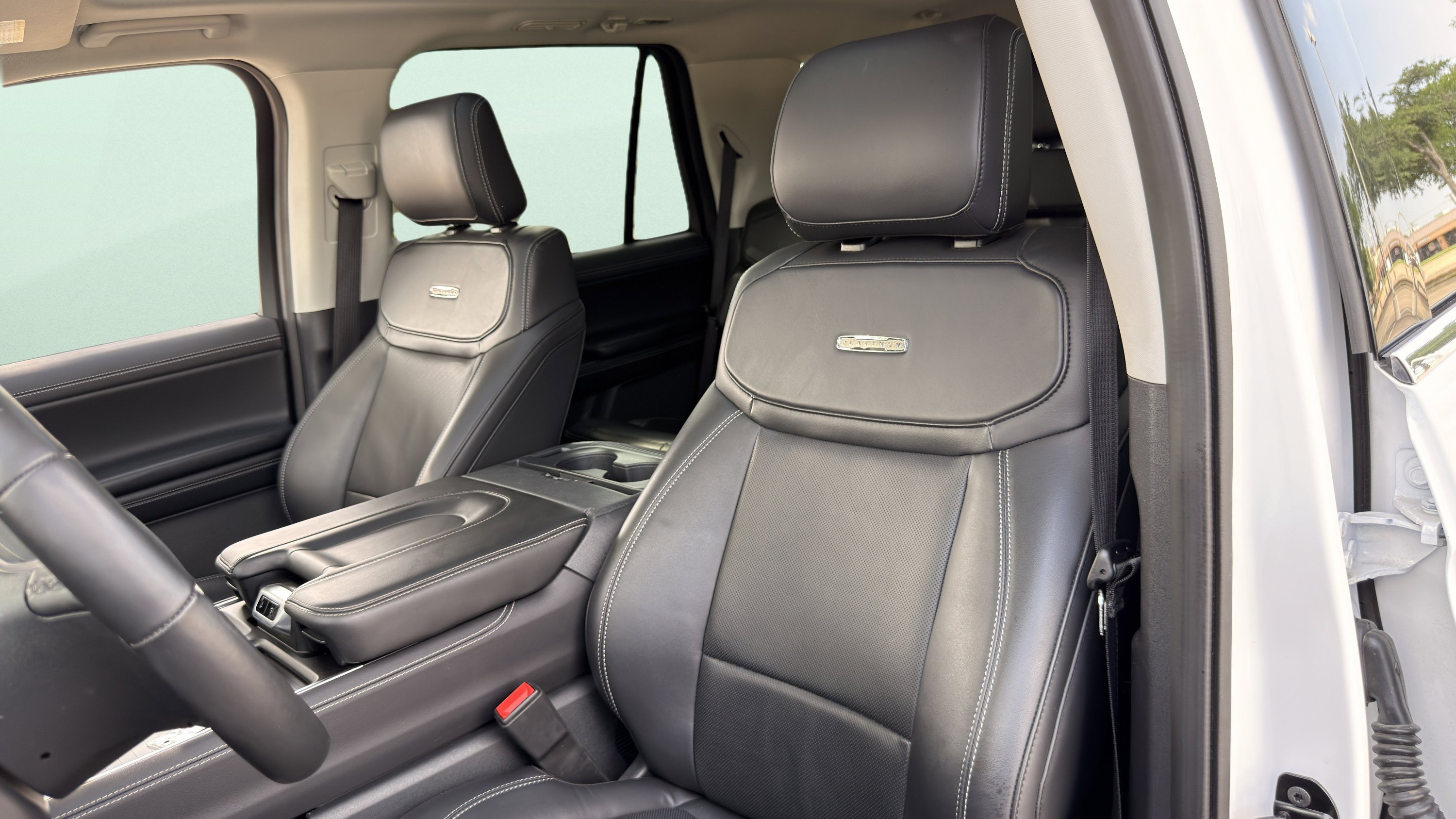 Used 2025 Ford Expedition Platinum AWD/4WD image 18