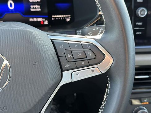 Used 2022 Volkswagen Taos SE w/ Panoramic Sunroof Package image 27