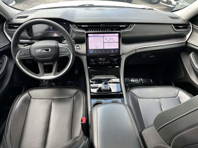 Used 2023 Jeep Grand Cherokee L Limited AWD/4WD image 21