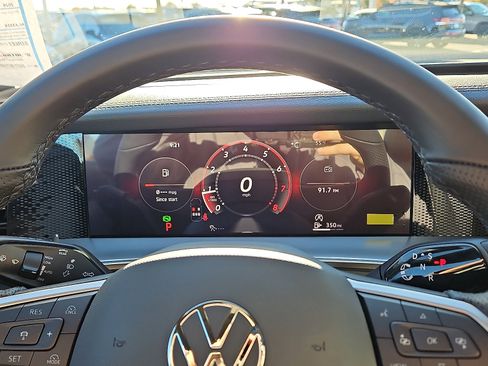 New 2026 Volkswagen Tiguan SE R-Line image 19