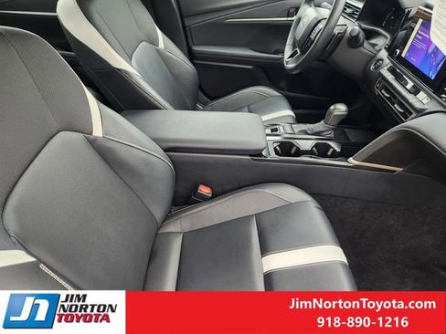 Used 2025 Toyota Camry SE image 15