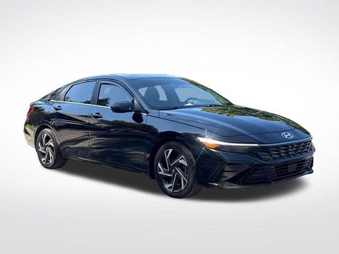 Used 2024 Hyundai Elantra Limited FWD image 9