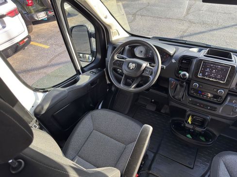 Used 2025 RAM ProMaster 2500 w/ Convenience Group FWD image 23