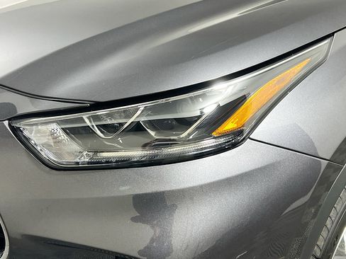 Used 2022 Toyota Highlander Limited image 11