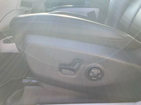 Used 2024 Chrysler Pacifica Touring-L image 40