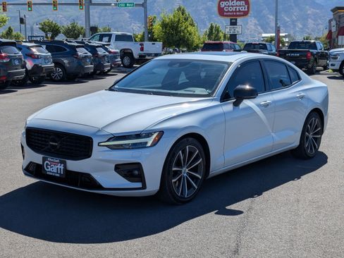 Used 2022 Volvo S60 B5 Momentum w/ Premium Package FWD image 10