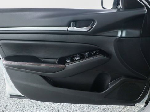 Used 2024 Nissan Altima 2.5 SR image 21