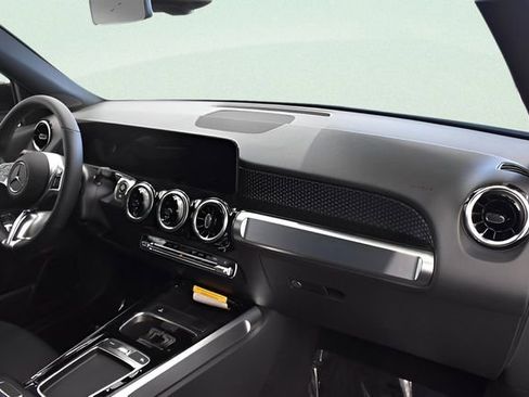 New 2026 Mercedes-Benz GLB 250 4MATIC image 21