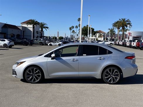 Used 2022 Toyota Corolla SE image 2