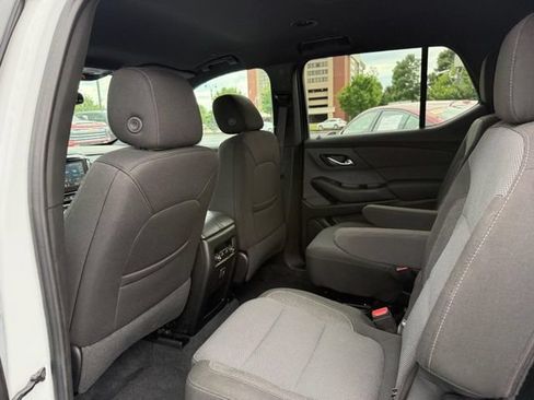 Used 2023 Chevrolet Traverse LT FWD image 12