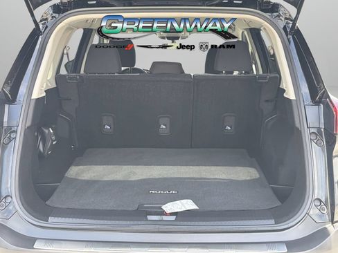 Used 2023 Nissan Rogue SV FWD image 8