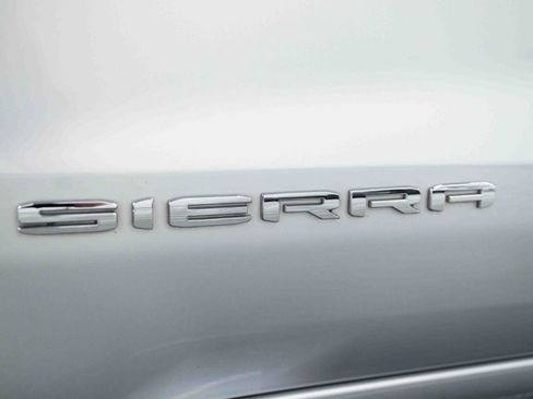 Used 2022 GMC Sierra 1500 SLT w/ SLT Premium Plus Package AWD/4WD image 22