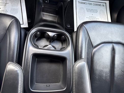 Used 2025 Chrysler Pacifica Select FWD image 23