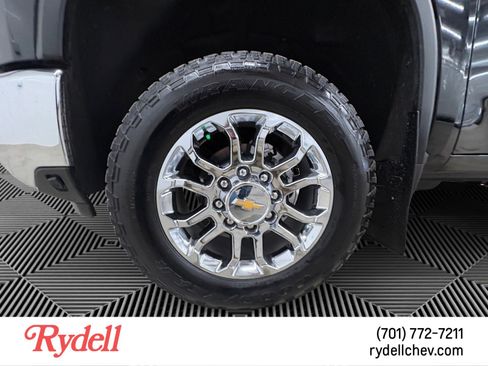 Used 2024 Chevrolet Silverado 2500 LTZ w/ LTZ Premium Package image 9