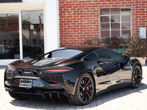 Used 2023 McLaren Artura RWD image 4
