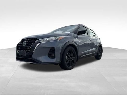 Used 2021 Nissan Kicks SR FWD image 4