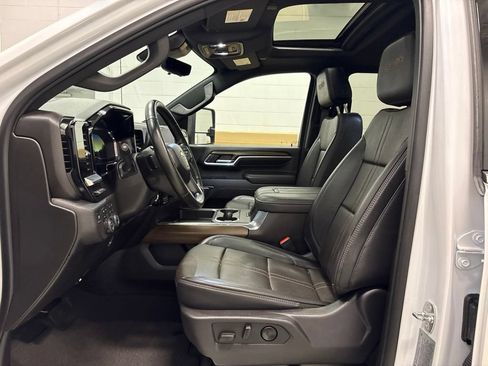 Used 2024 Chevrolet Silverado 2500 High Country w/ High Country Premium Package AWD/4WD image 17