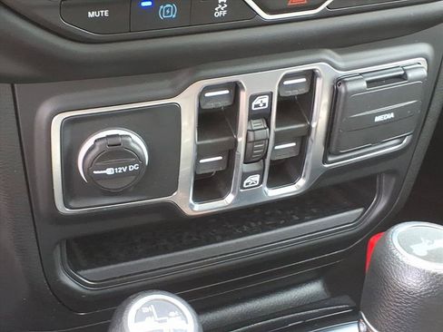 Used 2023 Jeep Wrangler Unlimited AWD/4WD image 31