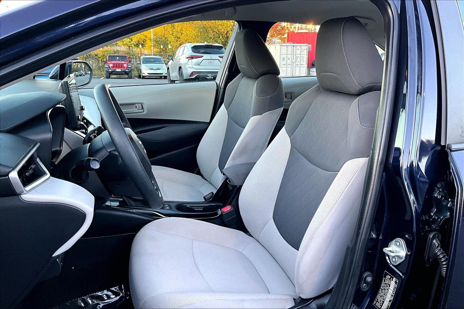 Used 2022 Toyota Corolla LE FWD image 23