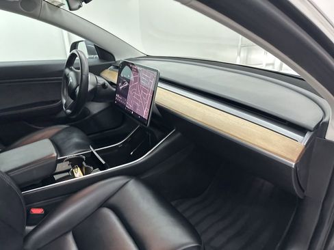 Used 2018 Tesla Model 3 Mid Range image 23