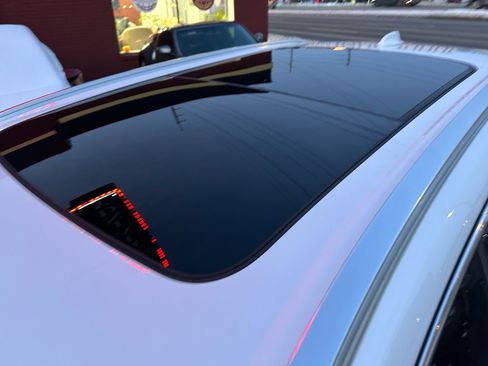 Used 2019 Volvo XC60 T5 Momentum w/ Multimedia Package image 18