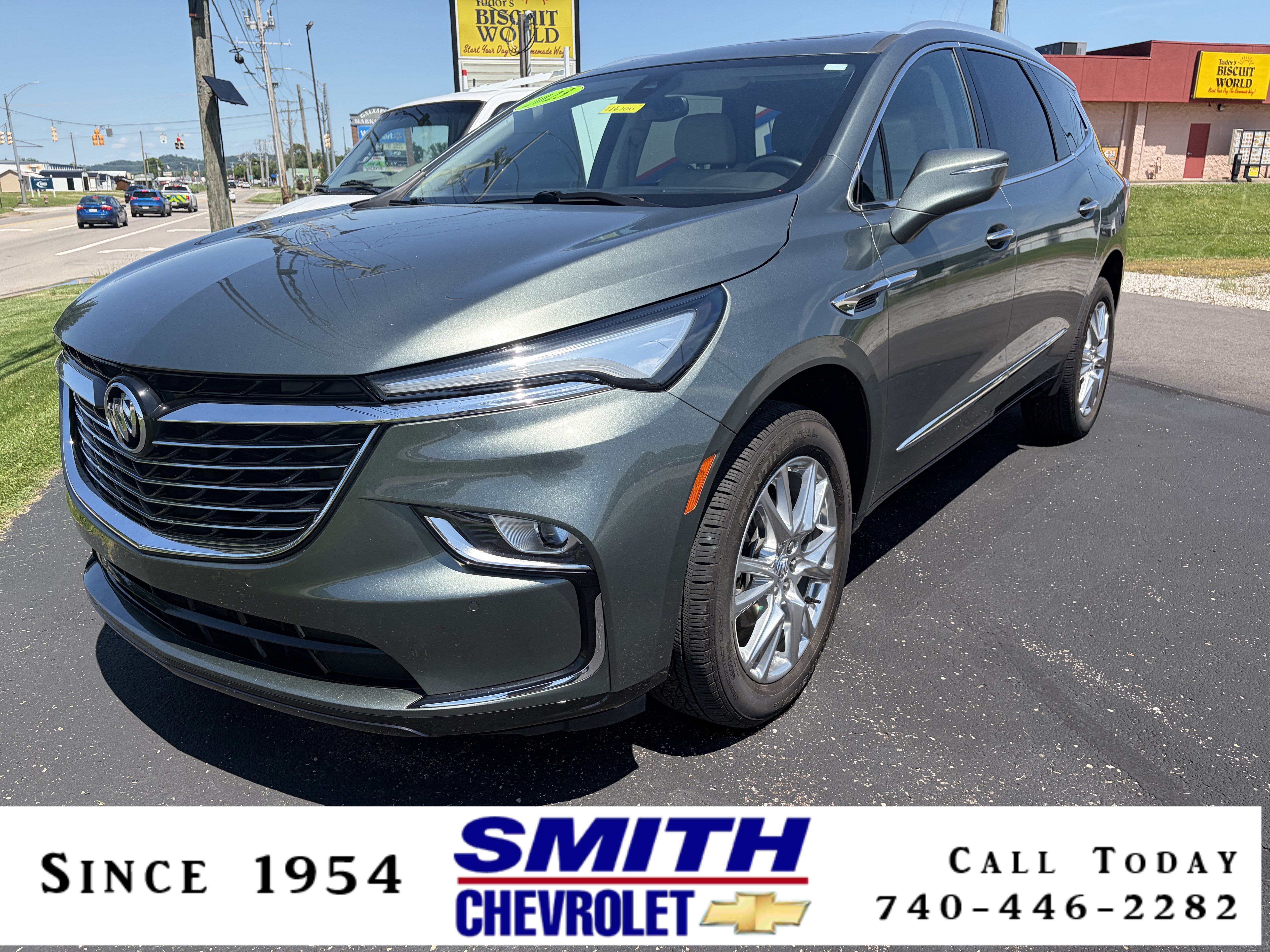 Used 2023 Buick Enclave Essence w/ Experience Buick Package FWD image 1