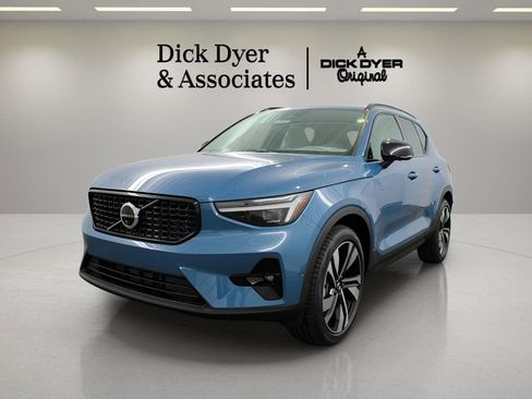 New 2025 Volvo XC40 B5 Ultra w/ Climate Package image 6