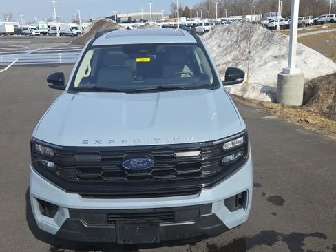 Used 2025 Ford Expedition Active image 18