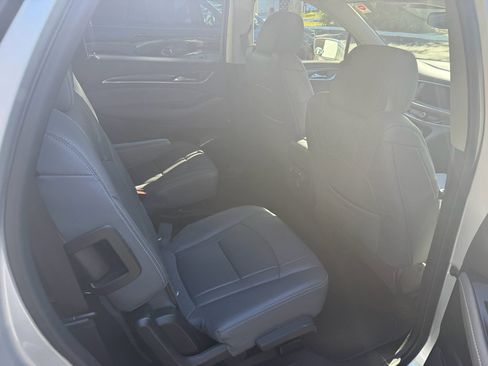 Used 2020 Buick Enclave Essence image 7