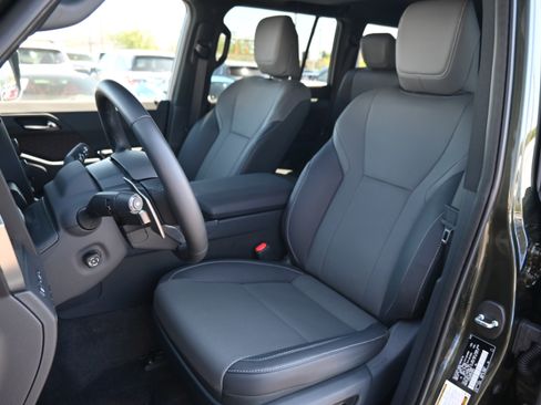 Used 2025 Lexus GX 550 w/ Accessory Package (Z1) image 6