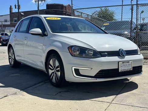 Used 2016 Volkswagen e-Golf SE FWD image 3