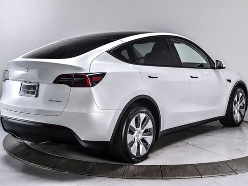 Used 2023 Tesla Model Y Long Range AWD/4WD image 6