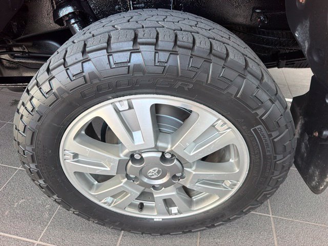 Used 2016 Toyota Tundra SR5 w/ SR5 Upgrade Package AWD/4WD image 5