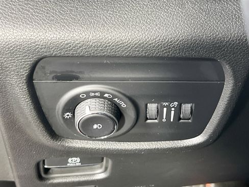 Used 2023 Jeep Grand Cherokee Limited AWD/4WD image 10