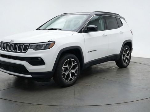 Used 2025 Jeep Compass Limited image 3